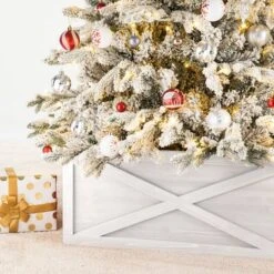 Glitzhome® 26" Washed White Wooden Tree Collar 14 Glitzhome® 26" Washed White Wooden Tree Collar -Holiday Glow D254135S 3
