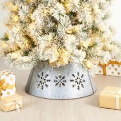 Glitzhome® 21" Snowflake Diecut Metal Tree Collar With Light String 15 Glitzhome® 21" Snowflake Diecut Metal Tree Collar With Light String -Holiday Glow D254138S 2