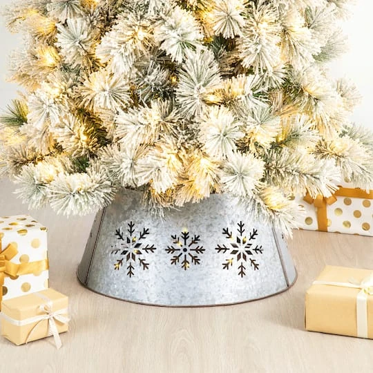 Glitzhome® 21" Snowflake Diecut Metal Tree Collar With Light String 6 Glitzhome® 21" Snowflake Diecut Metal Tree Collar With Light String - Image 4
