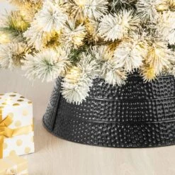Glitzhome® 22" Hammered Metal Tree Collar Black 14 Glitzhome® 22" Hammered Metal Tree Collar Black -Holiday Glow D479554S 3