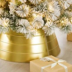 Glitzhome® 26" Metal Tree Collar Gold 15 Glitzhome® 26" Metal Tree Collar Gold -Holiday Glow D479558S 4