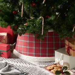 DII® Red Plaid Holiday Tree Collar 17 DII® Red Plaid Holiday Tree Collar -Holiday Glow D540068S 5